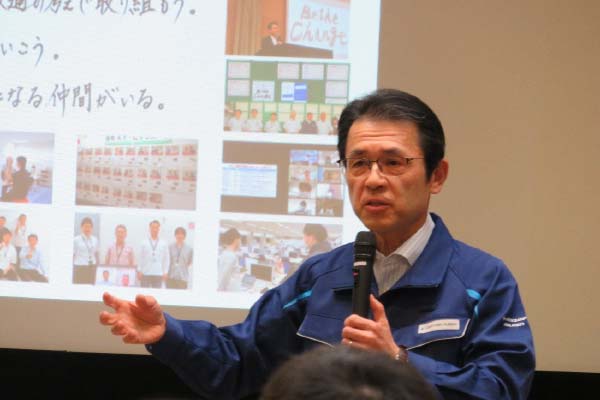 President Yamamoto sharing his thoughts on the Midterm Plan at a talking session
